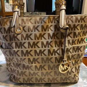 Michael Kors Jet Set Tote Bag